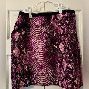 🎁3/$15 Loft purple snake print mini skirt